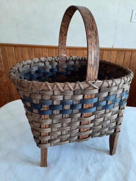 Julia Hoftyzer / Couch Companion basket